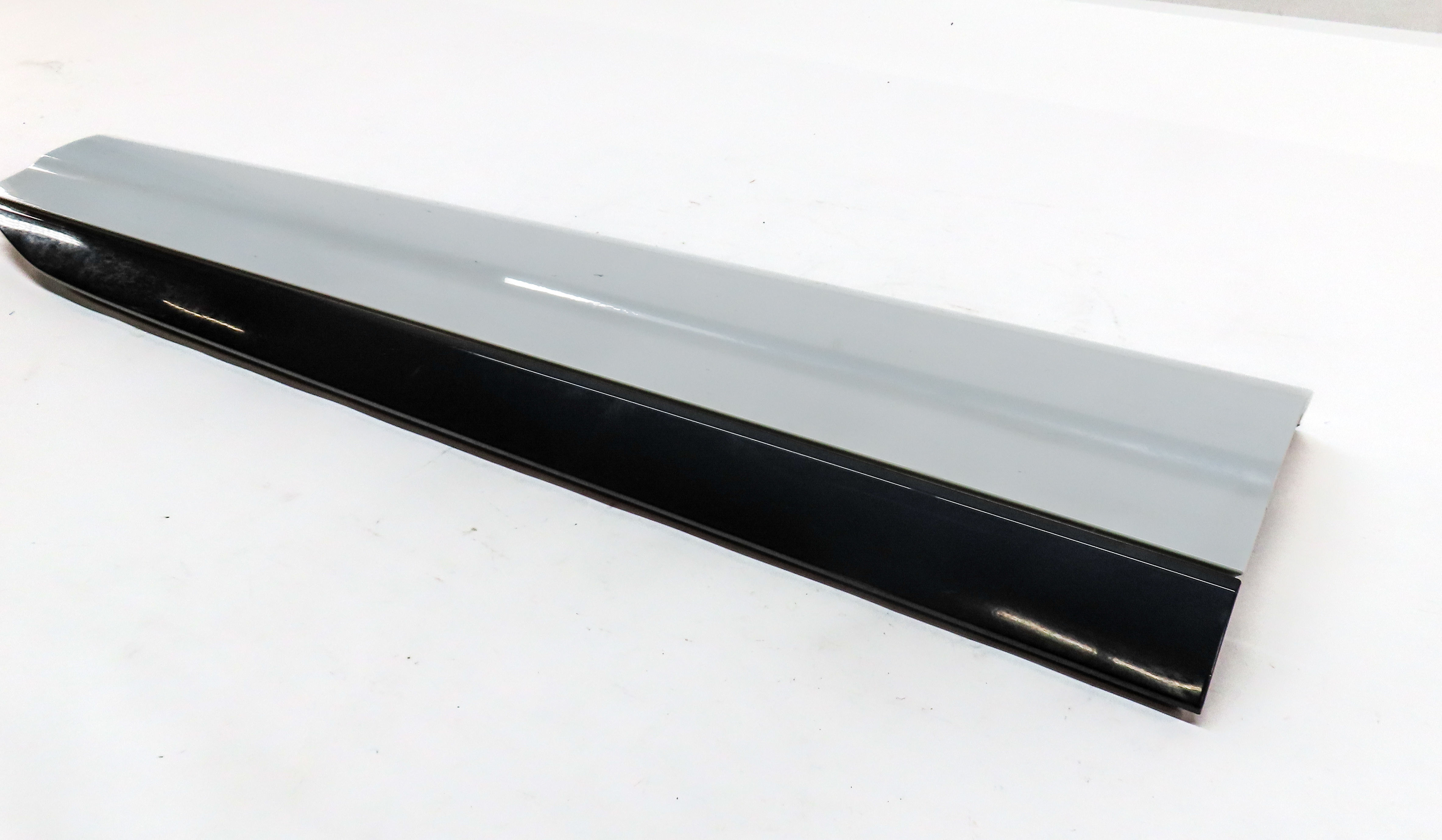 2017-2019 AUDI Q7 (4M) RIGHT FRONT PASSENGER DOOR RUNNER MOULDING TRIM (White) — exact item pictured